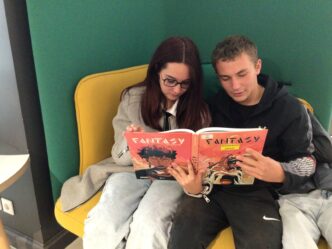 Séance découverte de la médiathèque Julien Gracq pour les élèves de 2 PMA Séance découverte de la médiathèque Julien Gracq pour les élèves de 2 PMA