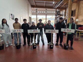 Signalétique "pro" au CREL : les 2nde Logistique se mobilisent !