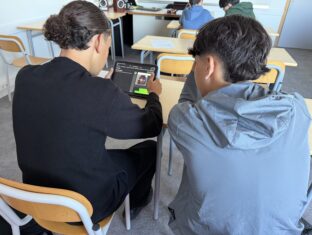 Les 2P LOG fabriquent des fake news… pour mieux les déjouer ! Les 2P LOG fabriquent des fake news… pour mieux les déjouer !